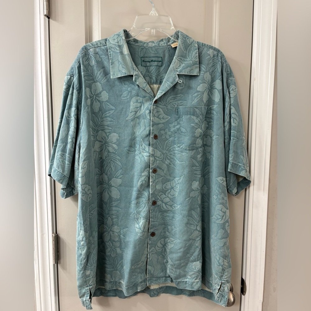 Tommy Bahama 100% Silk Blue Floral Button Down Shirt